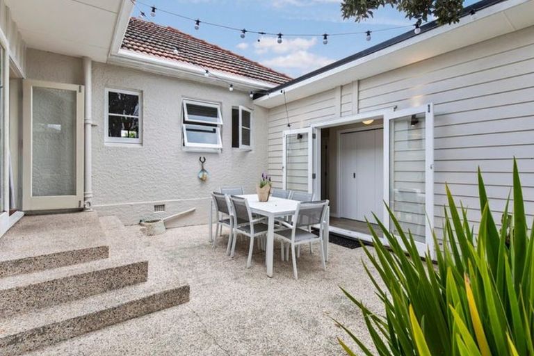 Photo of property in 66 Beach Haven Road, Beach Haven, Auckland, 0626
