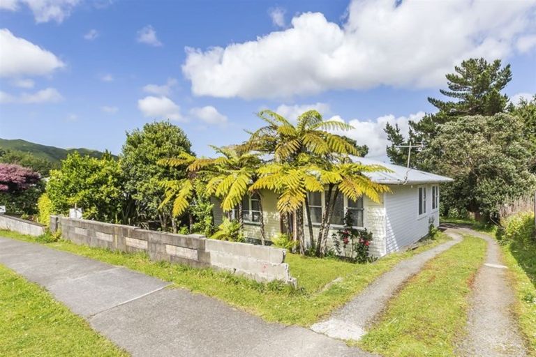 Photo of property in 65 Waihora Crescent, Waitangirua, Porirua, 5024