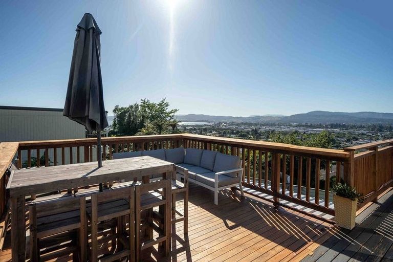 Photo of property in 25 Russell Crescent, Western Heights, Rotorua, 3015