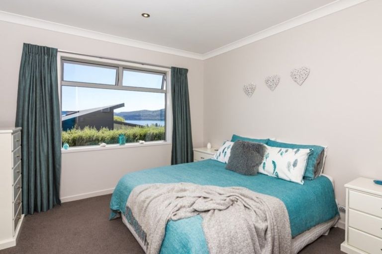 Photo of property in 13 Peregrine Place, Kinloch, Taupo, 3377