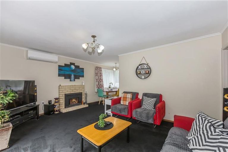 Photo of property in 1/23 Merton Avenue, Glenfield, Auckland, 0627