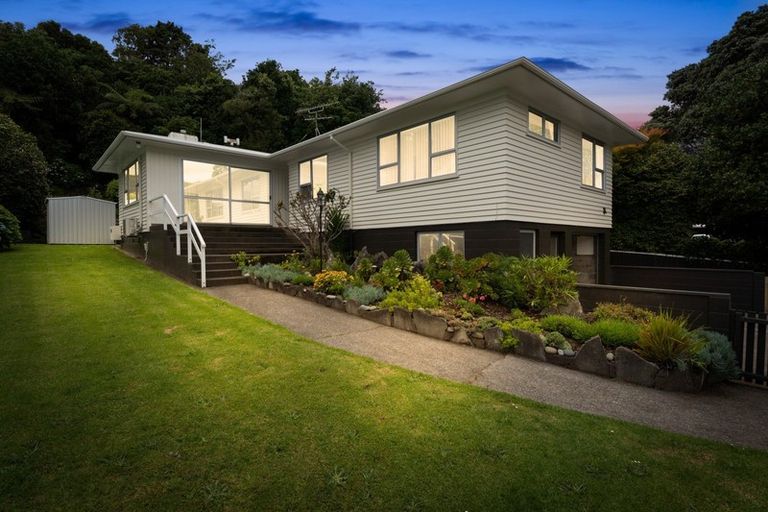 Photo of property in 21 Ambury Place, Merrilands, New Plymouth, 4312