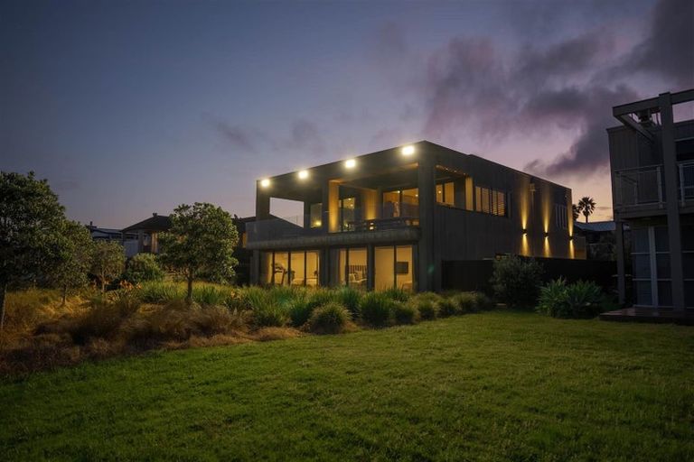 Photo of property in 8 Lagoon Way, Omaha, 0986