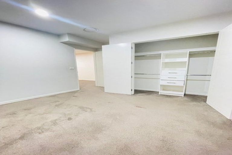 Photo of property in 23 Bartells Drive, Goodwood Heights, Auckland, 2105