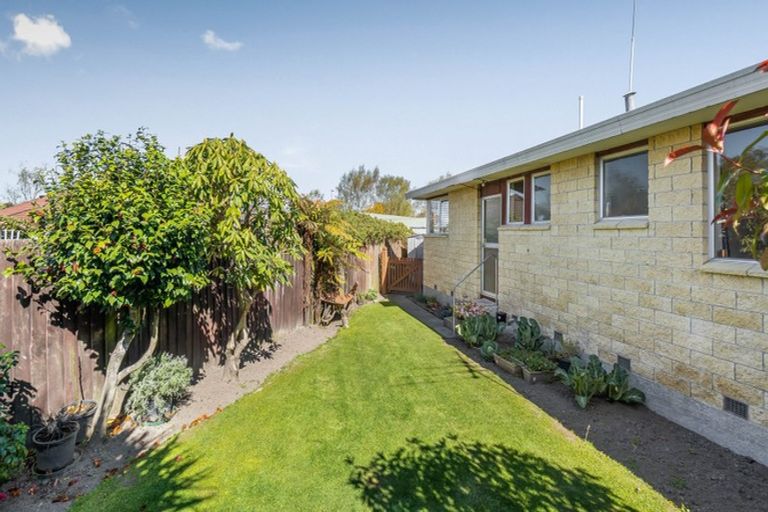 Photo of property in 1/6a Chipping Lane, Redwood, Christchurch, 8051