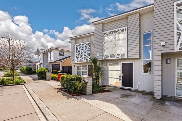 Photo of property in 6 Touhou Road, Hobsonville, Auckland, 0616