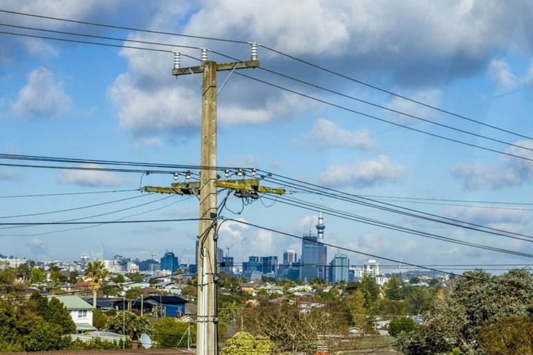 Photo of property in 1/22 Alamein Avenue, Belmont, Auckland, 0622