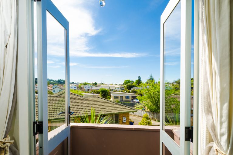 Photo of property in 15 Albionvale Road, Glen Eden, Auckland, 0602