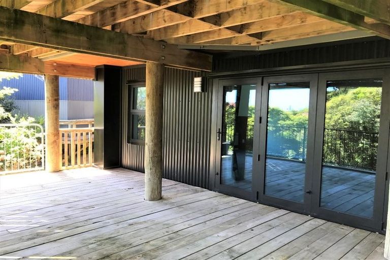 Photo of property in 16 Ridge Lane, New Plymouth, 4310