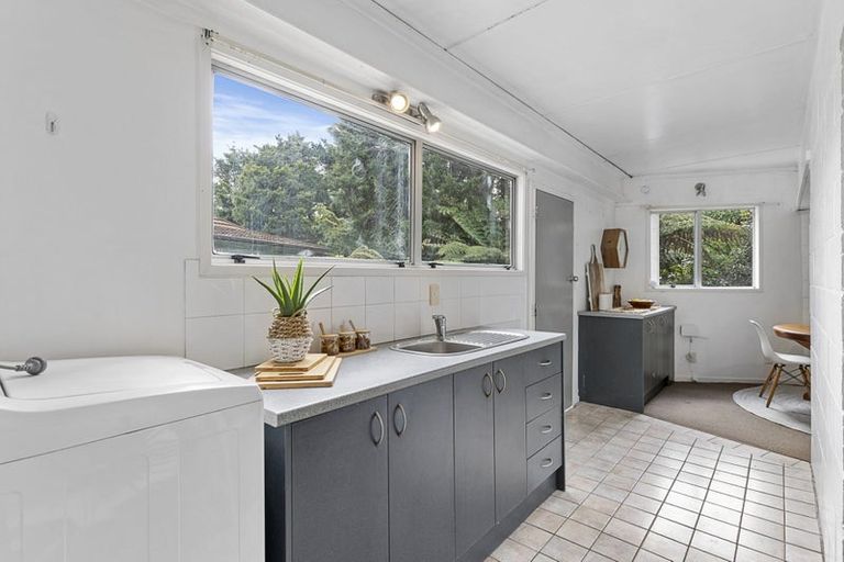 Photo of property in 15 Beeche Place, Birkdale, Auckland, 0626