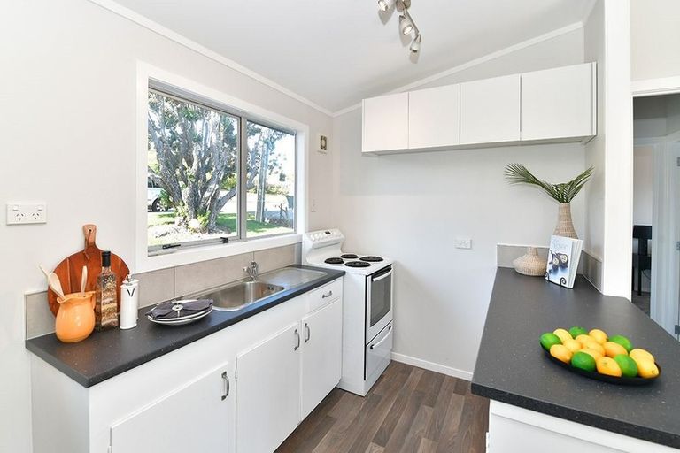 Photo of property in 17 Shakespear Road, Army Bay, Whangaparaoa, 0930