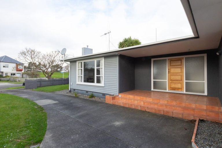 Photo of property in 88 Wikiriwhi Crescent, Awapuni, Palmerston North, 4412