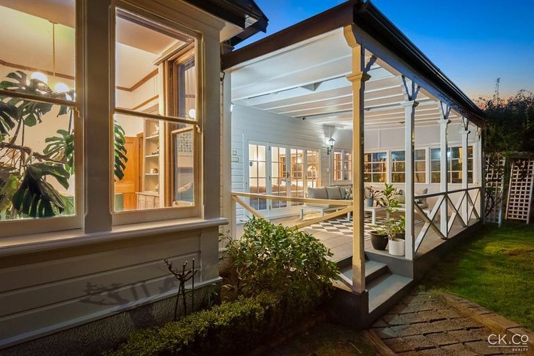 Photo of property in 2 Barton Road, Heretaunga, Upper Hutt, 5018