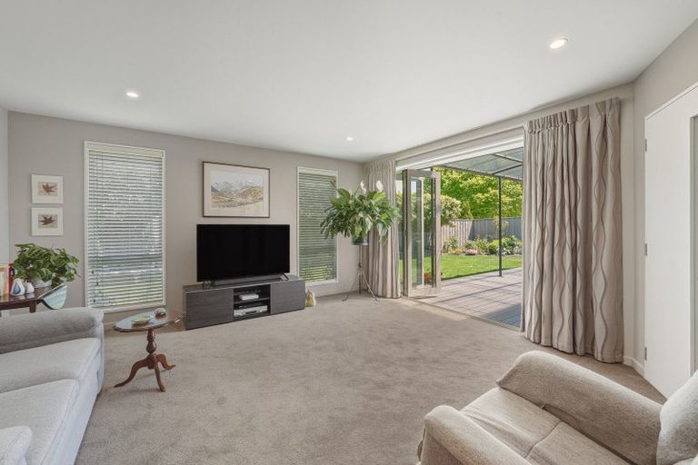 Photo of property in 28 Chesterfield Place, Rangiora, 7400
