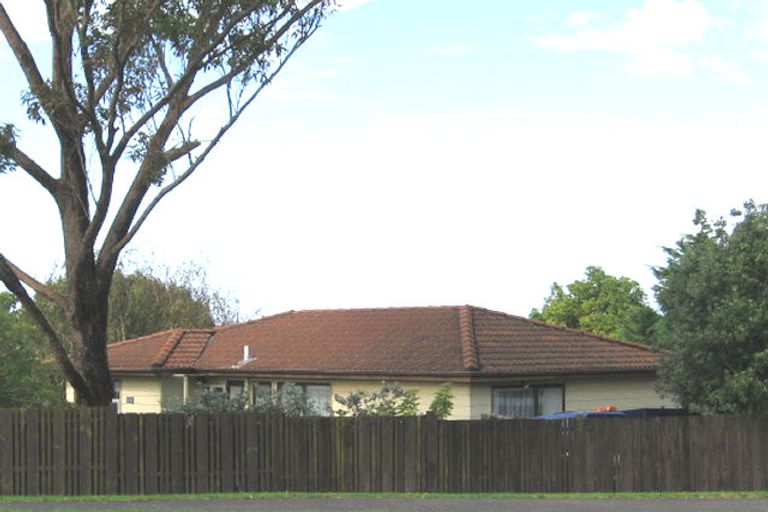 Photo of property in 53 Hobsonville Road, West Harbour, Auckland, 0618