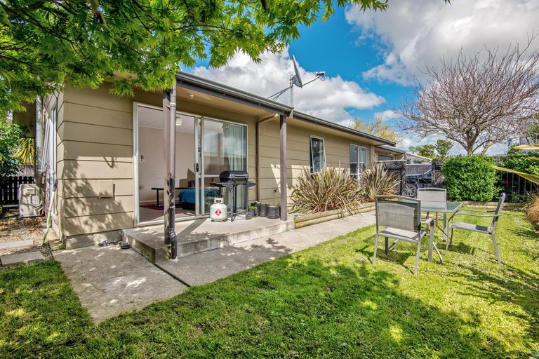 Photo of property in 15a Leander Place, Milson, Palmerston North, 4414
