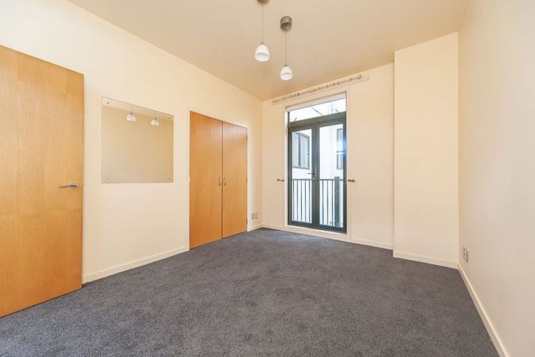 Photo of property in Endeavour Apartments, 8/125 Thorndon Quay, Pipitea, Wellington, 6011