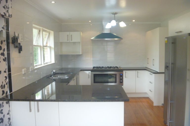 Photo of property in 13 Knox Road, Hillpark, Auckland, 2102