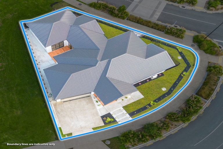 Photo of property in 8 Evergreen Parade, Rosehill, Papakura, 2113