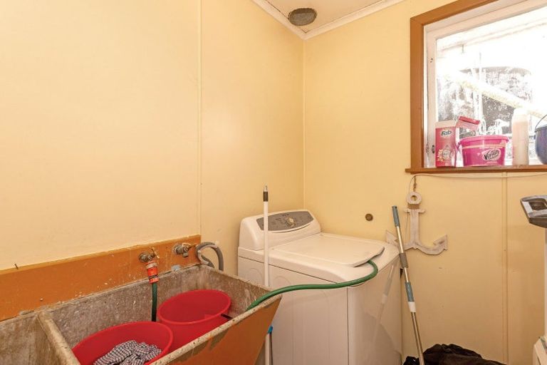 Photo of property in 35 Monkhouse Street, Tolaga Bay, 4077