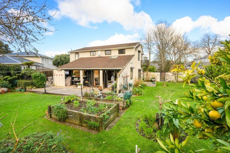 Photo of property in 19 Ashburn Lane, Awapuni, Palmerston North, 4412