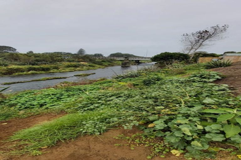 Photo of property in 6 Queens Road, Glen Avon, New Plymouth, 4312