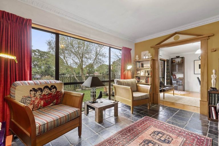 Photo of property in 9 Warden Place, Mangere Bridge, Auckland, 2022