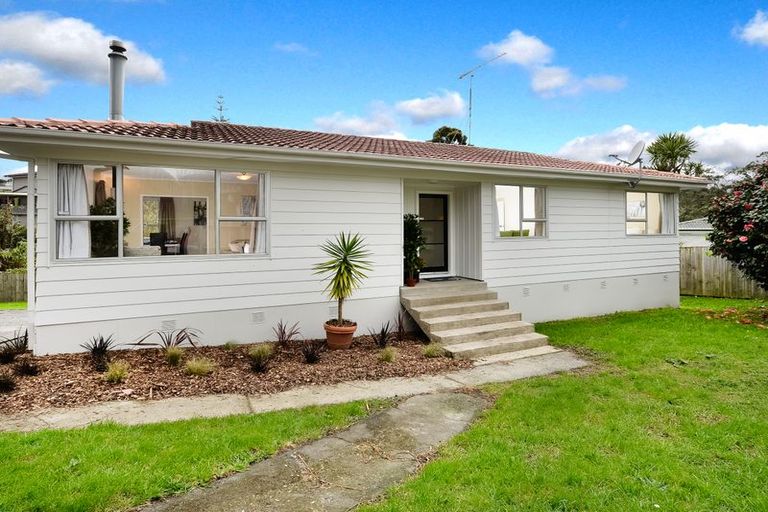 Photo of property in 42 Anich Road, Massey, Auckland, 0614