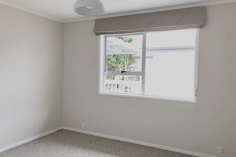 Photo of property in 17 Preston Avenue, Henderson, Auckland, 0610