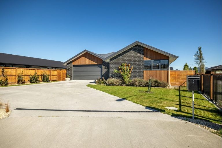 Photo of property in 9 Greenwood Place, Amberley, 7410