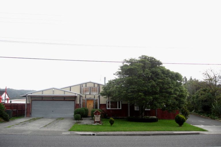 Photo of property in 24 Glen Road, Stokes Valley, Lower Hutt, 5019