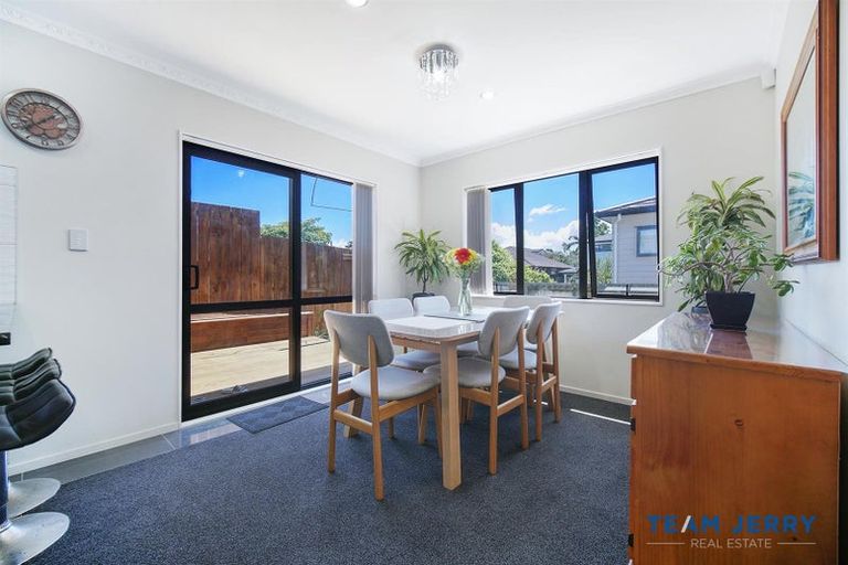 Photo of property in 28b Estuary Road, Weymouth, Auckland, 2103
