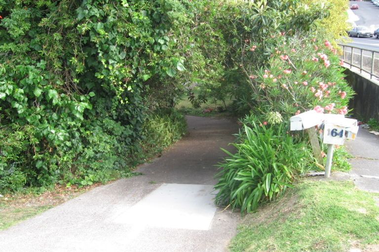 Photo of property in 2/464 Glenfield Road, Glenfield, Auckland, 0629
