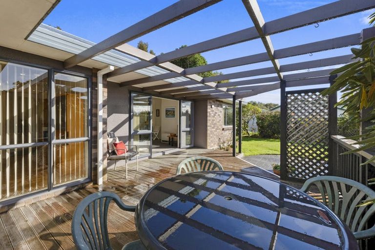 Photo of property in 3 Maple Crescent, Whalers Gate, New Plymouth, 4310