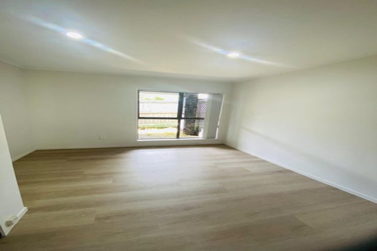 Photo of property in 136 Everglade Drive, Totara Heights, Auckland, 2105