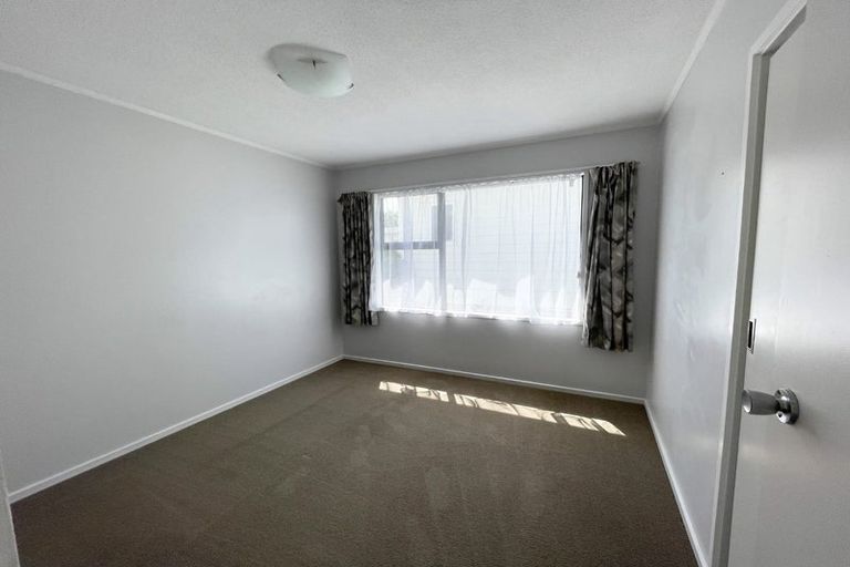 Photo of property in 30 Akaroa Drive, Maupuia, Wellington, 6022