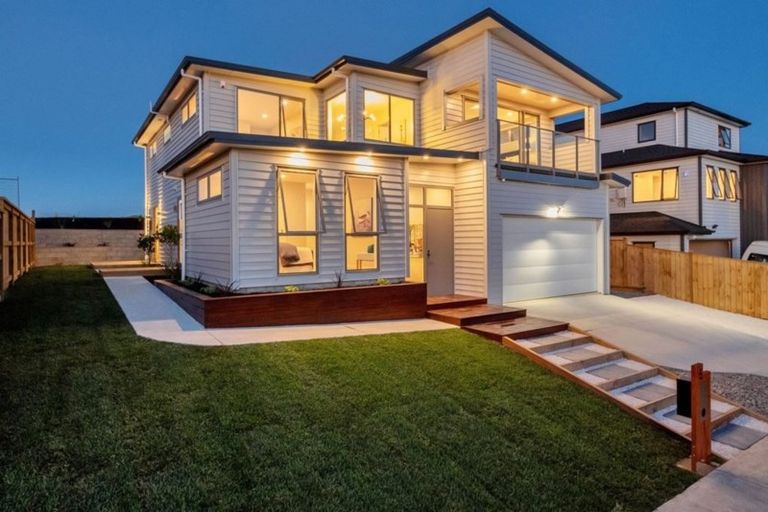 Photo of property in 5 Manawanui Way, Orewa, 0931