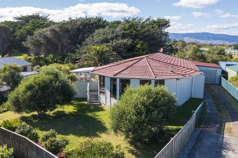 Photo of property in 24 Scott Avenue, Otaki Beach, Otaki, 5512