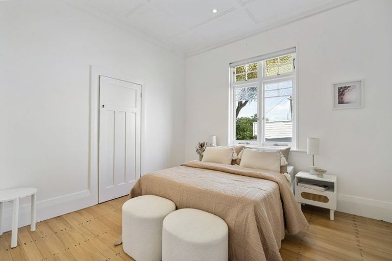 Photo of property in 16 Hinemoa Terrace, Birkenhead, Auckland, 0626