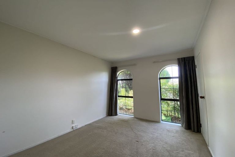 Photo of property in 12 Hedge Row, Sunnyhills, Auckland, 2010