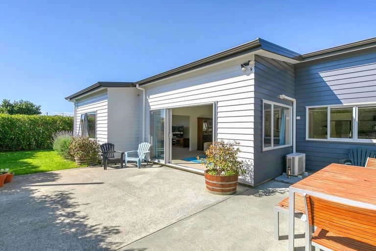 Photo of property in 36 Tongariro Drive, Aotea, Porirua, 5024