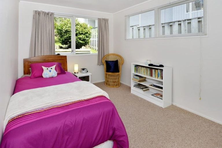 Photo of property in 12 Nor'east Drive, Northcross, Auckland, 0632