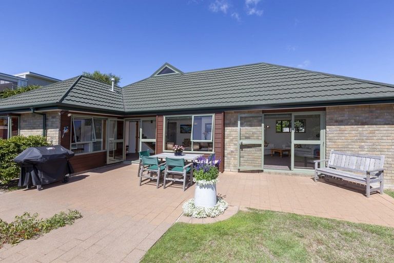 Photo of property in 6 Kotuku Drive, Paraparaumu Beach, Paraparaumu, 5032