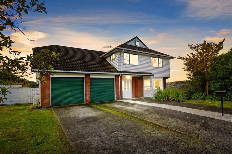 Photo of property in 7 Saint Hildas Glade, Tawa, Wellington, 5028