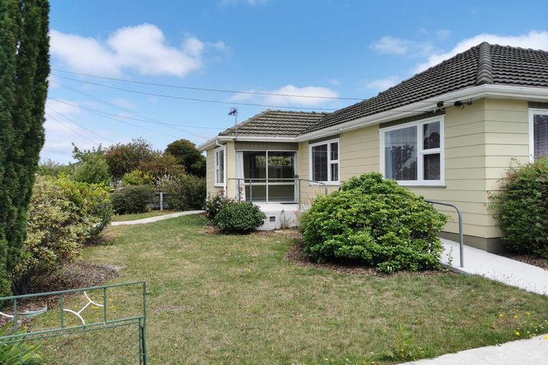 Photo of property in 17 Bateman Avenue, Bryndwr, Christchurch, 8053