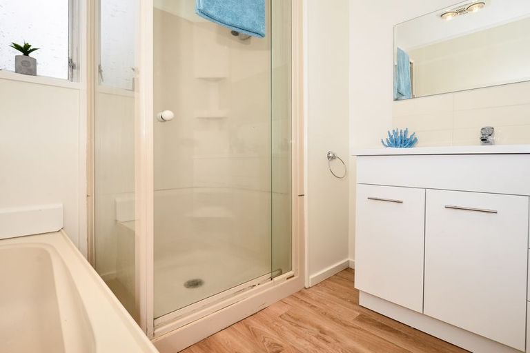 Photo of property in 42 Anich Road, Massey, Auckland, 0614