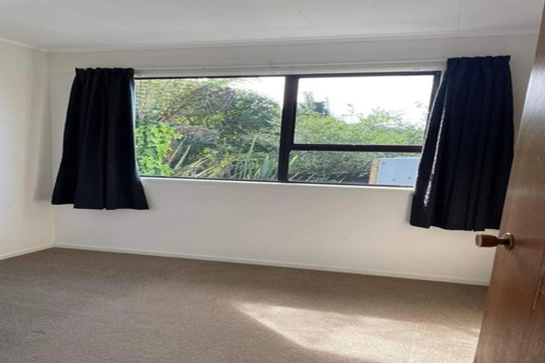 Photo of property in 64 Tamahere Drive, Glenfield, Auckland, 0629