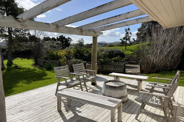 Photo of property in 364 Oneriri Road, Kaiwaka, 0573