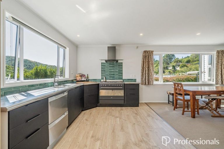 Photo of property in 13 Stratton Street, Normandale, Lower Hutt, 5010