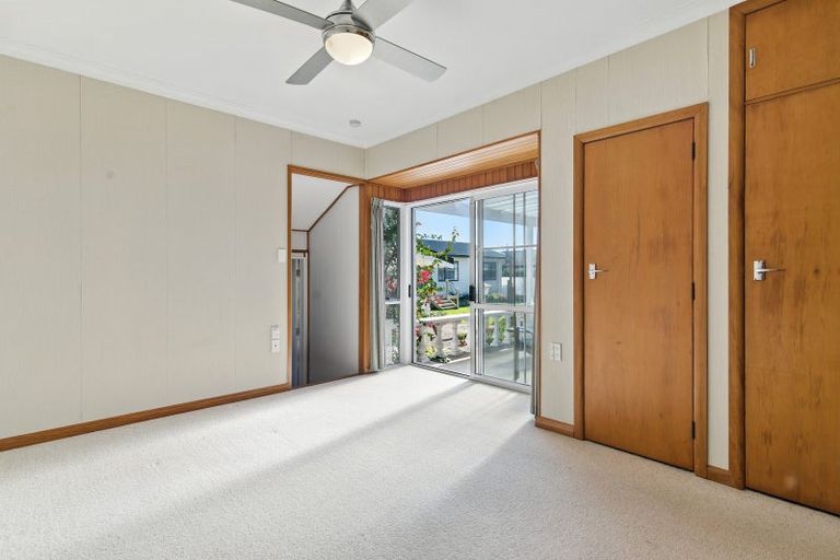 Photo of property in 229 Shakespeare Street, Leamington, Cambridge, 3432